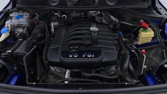 VOLKSWAGEN TOUAREG-Engine Bonet View