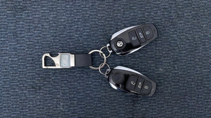 VOLKSWAGEN TOUAREG-Key Close-up