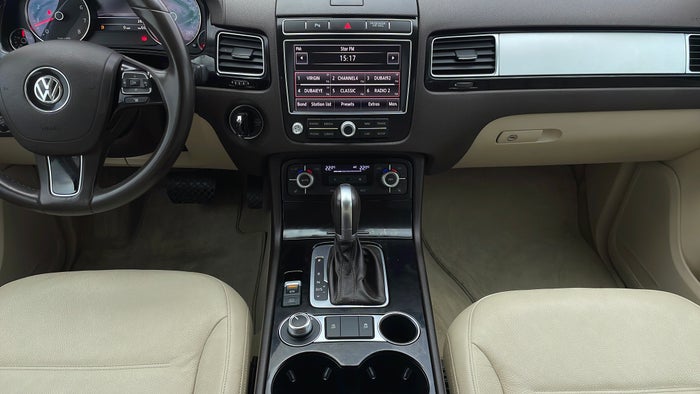 VOLKSWAGEN TOUAREG-Center Console