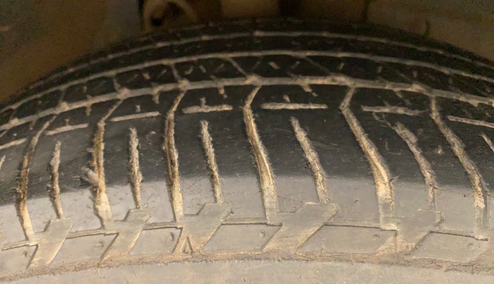 2018 Mahindra XUV500 W7, Diesel, Manual, 67,379 km, Right Front Tyre Tread