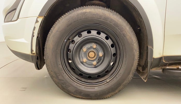 2018 Mahindra XUV500 W7, Diesel, Manual, 67,379 km, Left Front Wheel