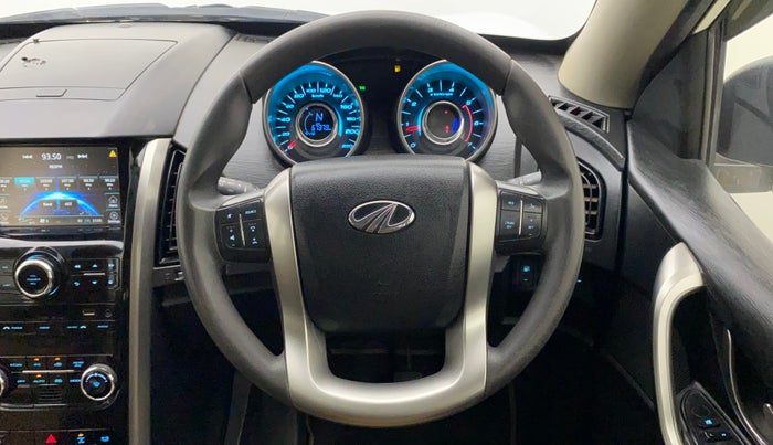 2018 Mahindra XUV500 W7, Diesel, Manual, 67,379 km, Steering Wheel Close Up