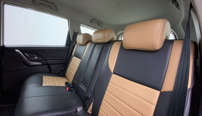 2018 Mahindra XUV500 W7, Diesel, Manual, 67,379 km, Right Side Rear Door Cabin