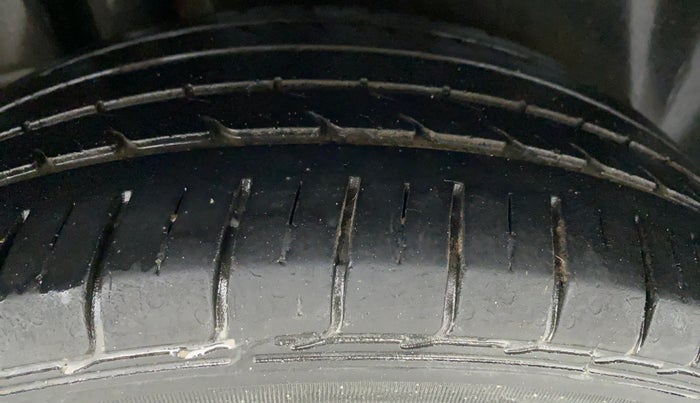 2018 Maruti Ciaz ALPHA 1.5 SHVS PETROL, Petrol, Manual, 42,142 km, Right Rear Tyre Tread