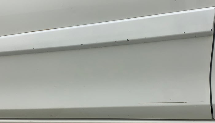 2018 Maruti Ciaz ALPHA 1.5 SHVS PETROL, Petrol, Manual, 42,142 km, Front passenger door - Minor scratches