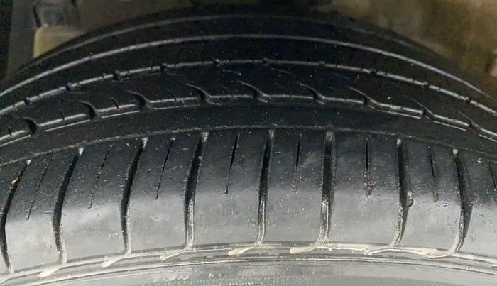 2018 Maruti Ciaz ALPHA 1.5 SHVS PETROL, Petrol, Manual, 42,142 km, Left Front Tyre Tread