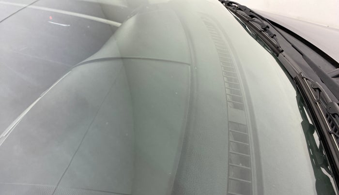 2015 Maruti Swift ZXI, Petrol, Manual, 57,817 km, Front windshield - Minor spot on windshield