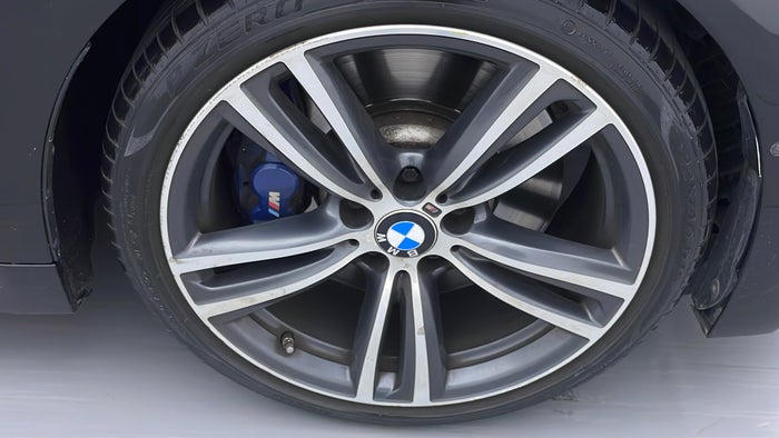 BMW 440I-Alloy Wheel RHS Front Scratch