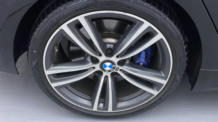 BMW 440I-Alloy Wheel RHS Rear Scratch