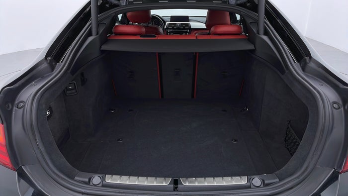 BMW 440I-Boot Inside View