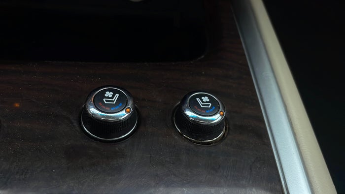 NISSAN PATHFINDER-Ventilated Seats