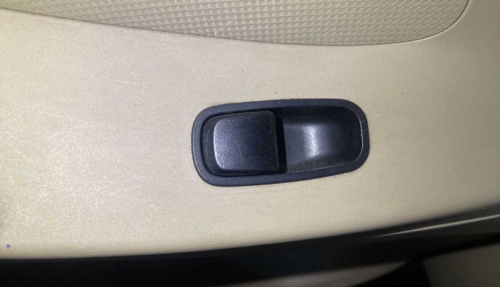 2018 Hyundai Eon ERA +, Petrol, Manual, 45,098 km, Left front window switch / handle - Power window makes minor noise