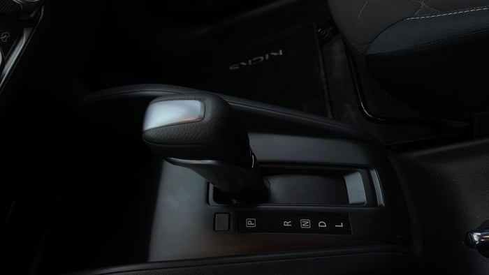 NISSAN KICKS-Gear Lever