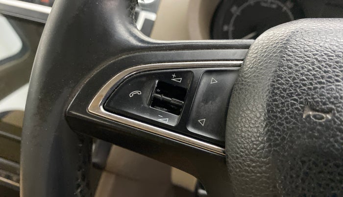 2016 Skoda Rapid ELEGANCE 1.6 MPFI AT, Petrol, Automatic, 99,847 km, Steering wheel - Sound system control has minor damage