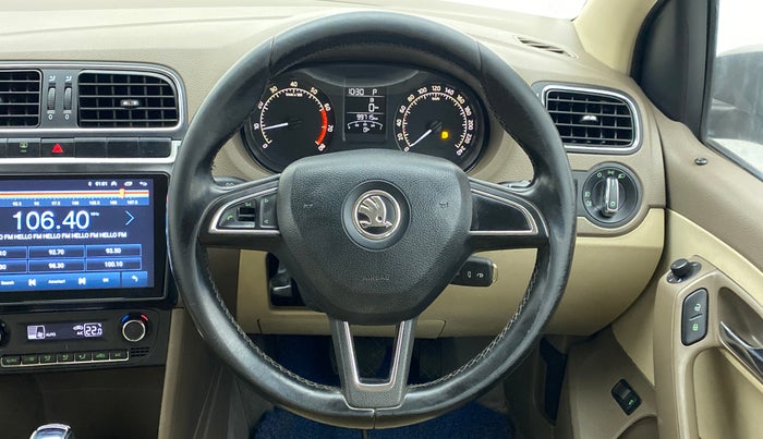 2016 Skoda Rapid ELEGANCE 1.6 MPFI AT, Petrol, Automatic, 99,813 km, Steering Wheel Close Up