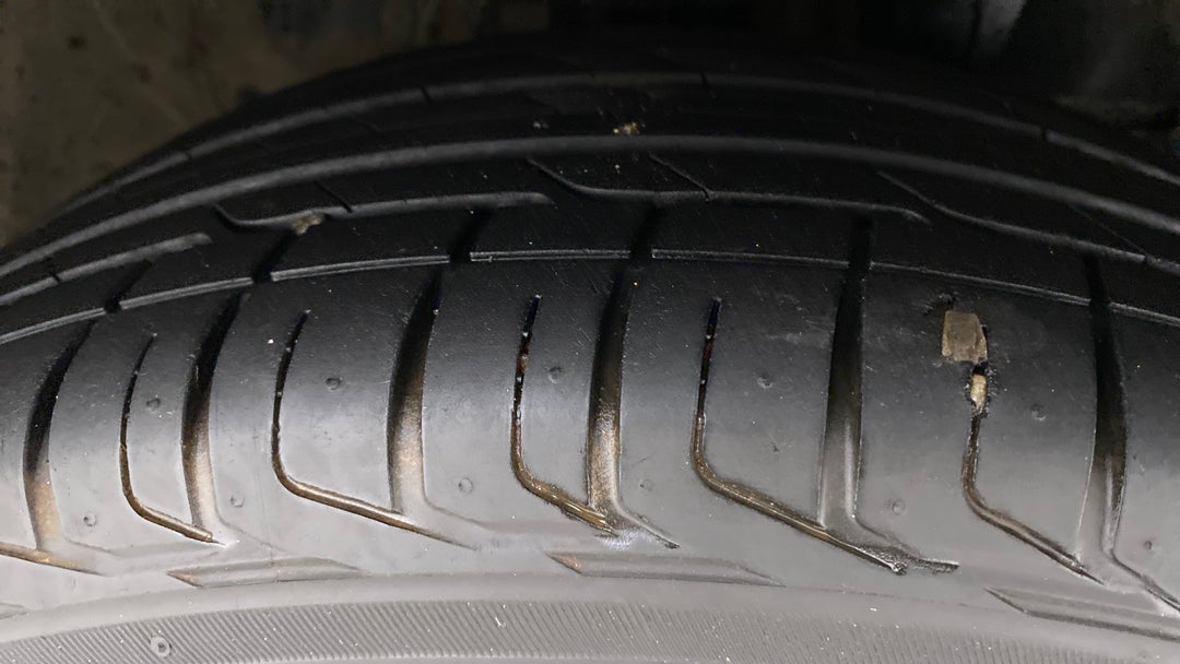 Right Front Tyre Tread