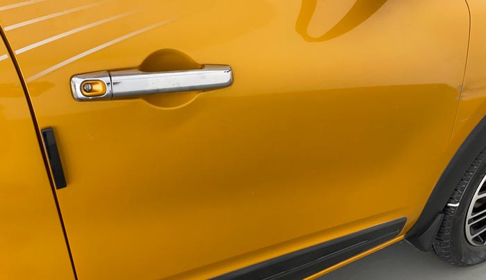 2019 Renault TRIBER 1.0 RXZ, Petrol, Manual, 14,295 km, Driver-side door - Slightly dented