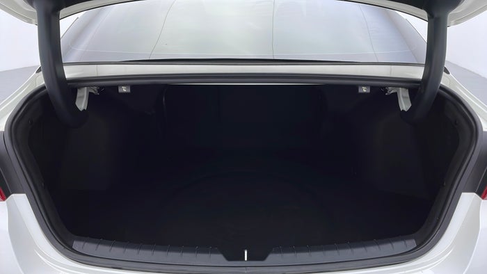KIA K5-Boot Inside View