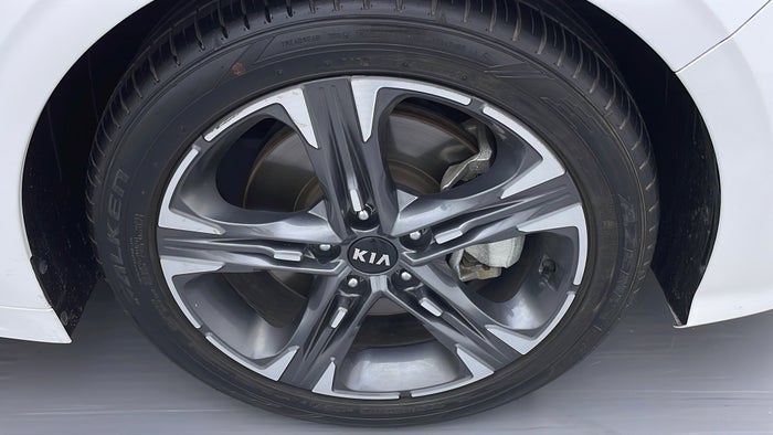 KIA K5-Alloy Wheel RHS Front Scratch