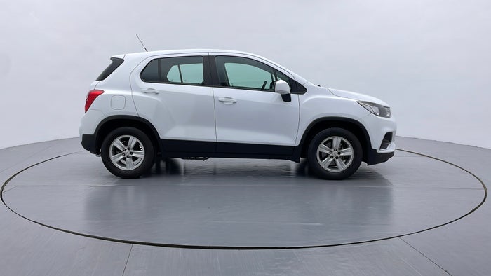 CHEVROLET TRAX-Right Side View