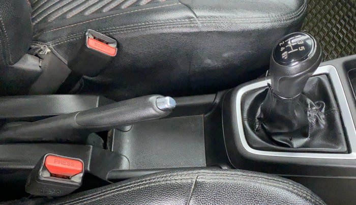 2018 Maruti Swift VXI ABS, Petrol, Manual, 69,988 km, Gear Lever