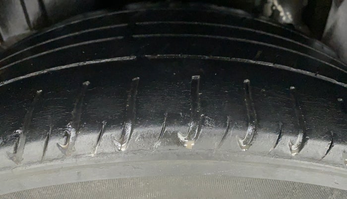 2019 Mahindra XUV300 1.5 W6 MT, Diesel, Manual, 62,552 km, Right Rear Tyre Tread