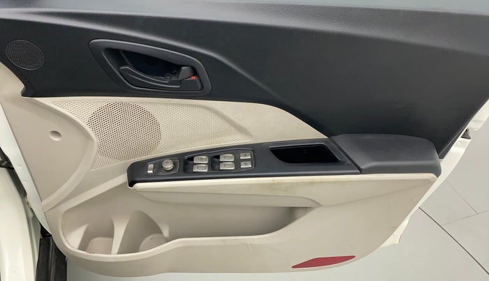 2019 Mahindra XUV300 1.5 W6 MT, Diesel, Manual, 62,552 km, Driver Side Door Panels Control