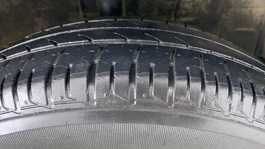 Right Front Tyre Tread