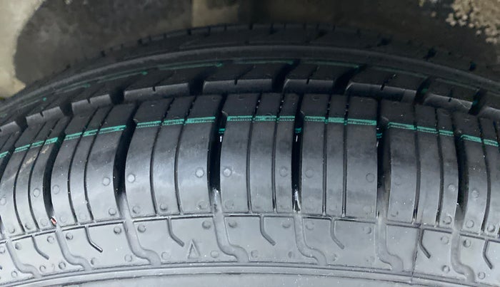 2014 Maruti Ritz VXI, Petrol, Manual, 65,203 km, Right Rear Tyre Tread
