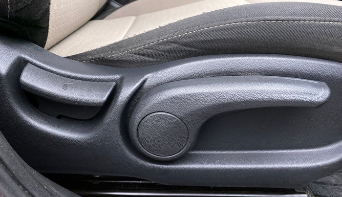 2016 Hyundai Elite i20 ASTA 1.2, Petrol, Manual, 32,136 km, Driver Side Adjustment Panel