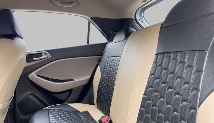 2019 Hyundai Elite i20 SPORTZ PLUS  1.2 CVT, Petrol, Automatic, 16,106 km, Right Side Rear Door Cabin