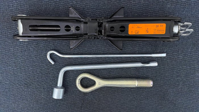 NISSAN KICKS-Tool Kit