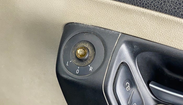 2014 Volkswagen Polo COMFORTLINE 1.2L PETROL, Petrol, Manual, 66,786 km, Left rear-view mirror - ORVM switch has minor damage