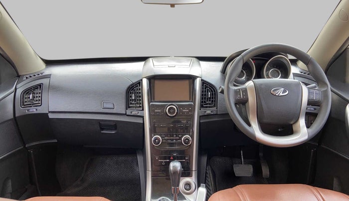 2018 Mahindra XUV500 W7 AT, Diesel, Automatic, 28,610 km, Dashboard