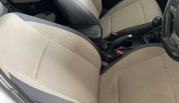 2014 Hyundai Elite i20 MAGNA 1.2, Petrol, Manual, 80,227 km, Driver seat - Cover slightly torn