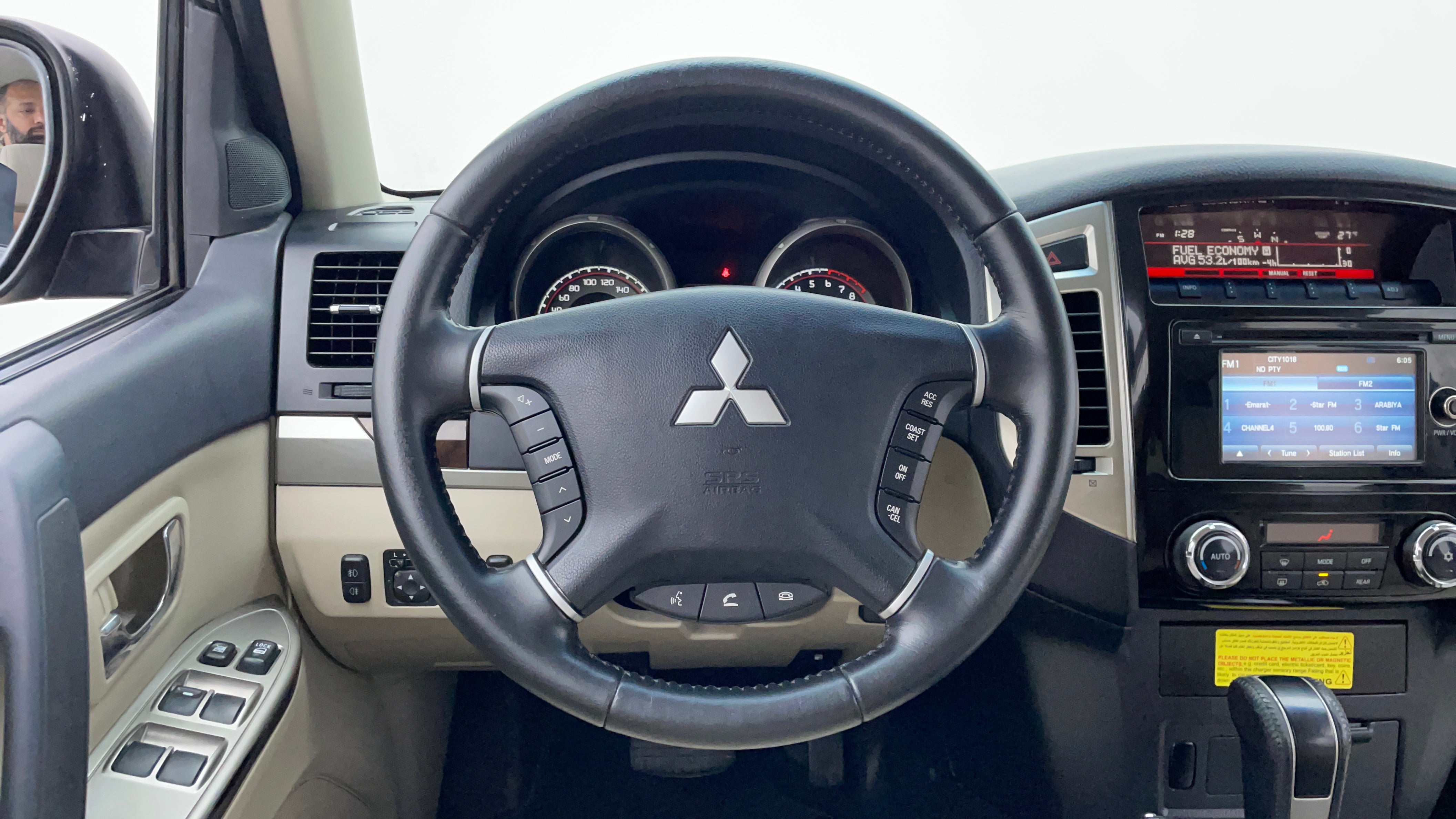 Mitsubishi Pajero-Steering Wheel Close-up