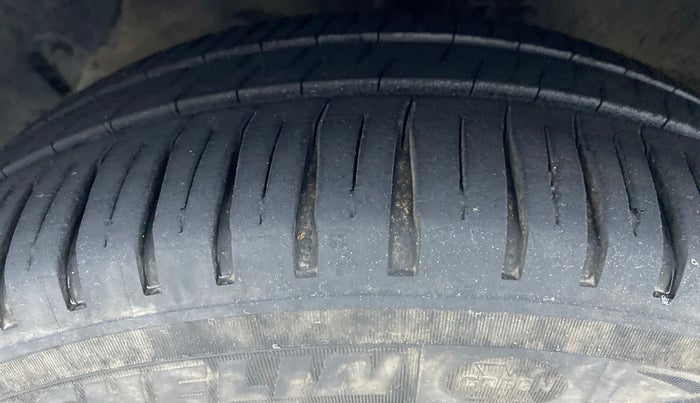 2018 Hyundai Xcent SX 1.2, Petrol, Manual, 30,203 km, Left Front Tyre Tread
