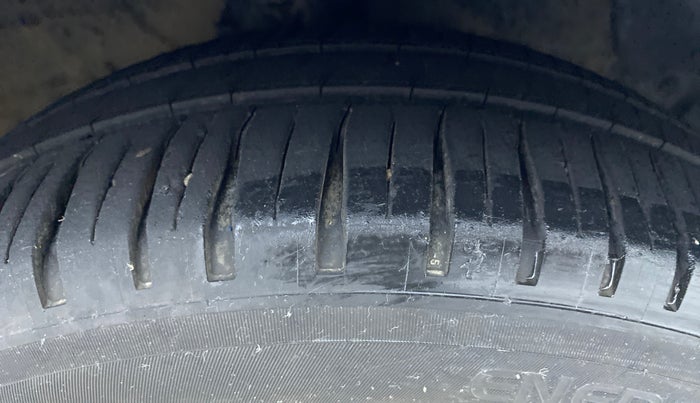 2018 Hyundai Xcent SX 1.2, Petrol, Manual, 30,203 km, Right Front Tyre Tread