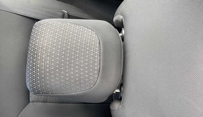 2018 Tata Tiago XZ 1.2 REVOTRON, Petrol, Manual, 28,154 km, Front left seat (passenger seat) - Headrest adjuster not working