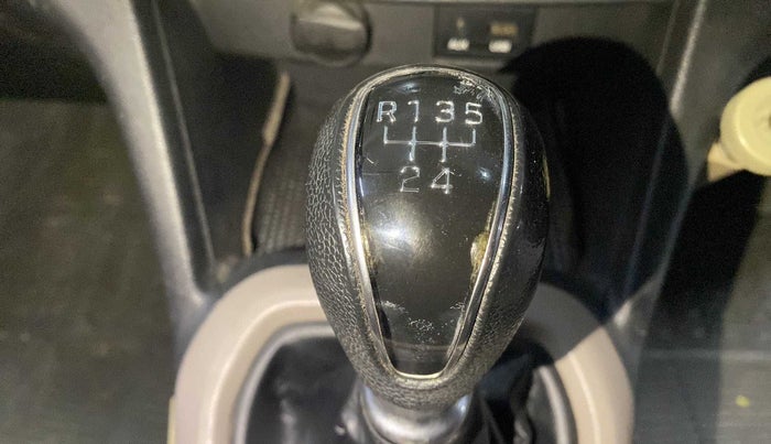 2015 Hyundai Grand i10 SPORTZ 1.1 CRDI, Diesel, Manual, 95,679 km, Gear lever - Knob has minor damage