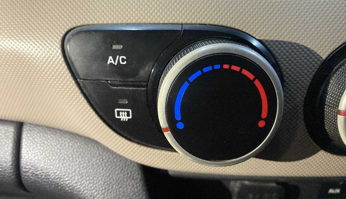 2015 Hyundai Grand i10 SPORTZ 1.1 CRDI, Diesel, Manual, 95,679 km, AC Unit - Minor issue in the heater switch