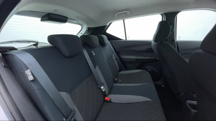 NISSAN KICKS-Right Side Door Cabin View