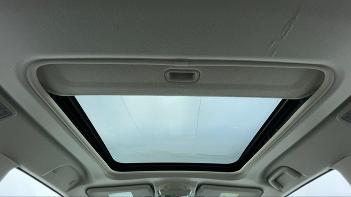 MITSUBISHI PAJERO-Interior Sunroof/Moonroof