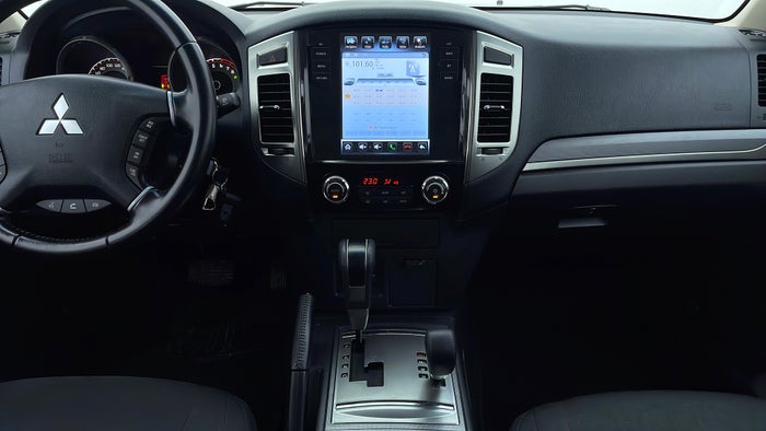 MITSUBISHI PAJERO-Center Console