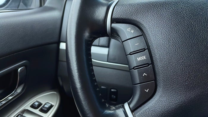 MITSUBISHI PAJERO-Drivers Control