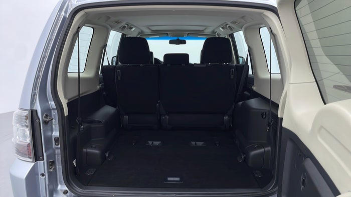 MITSUBISHI PAJERO-Boot Inside View