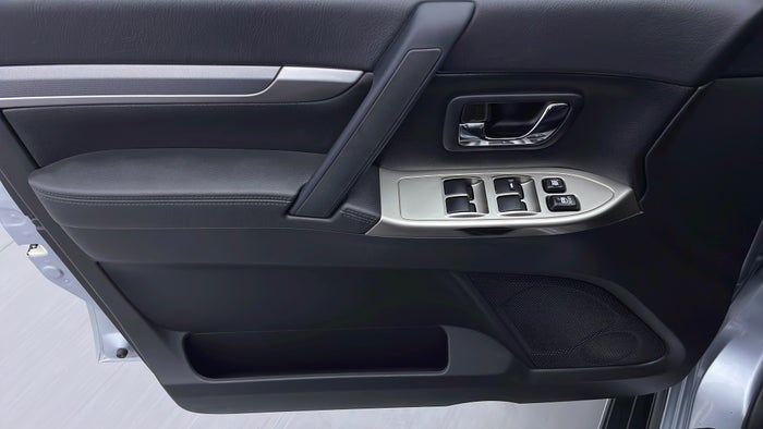 MITSUBISHI PAJERO-Driver Side Door Panels Controls