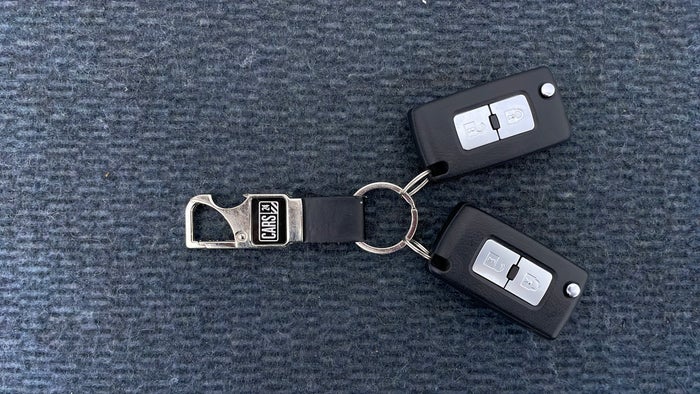 MITSUBISHI PAJERO-Key Close-up