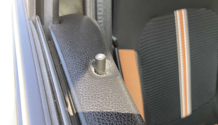 2019 Renault Kwid 1.0 CLIMBER OPT AMT, Petrol, Automatic, 13,588 km, Lock system - Door lock knob has minor damage
