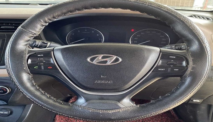 2016 Hyundai Elite i20 SPORTZ 1.2, Petrol, Manual, 96,674 km, Steering wheel - Sound system control has minor damage
